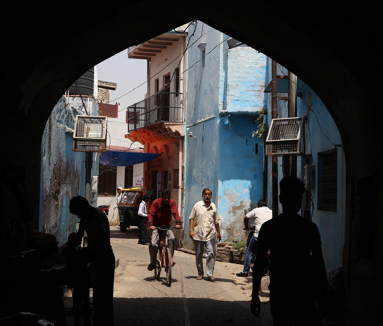 ゴールデンウィークの国内旅行を比較するための表の作り方は？